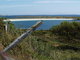 Derrière les barbelés, la plage (Roundstone, 5 août 2005)