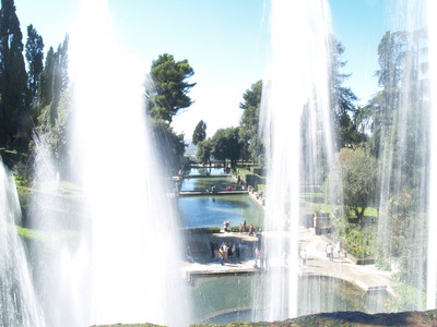  Fontaine à cascades et bassins à poissons (Tivoli, 9 octobre 2005)