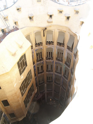  Cour int&eacute;rieure de la Pedrera (Barcelone, 17 février 2006)