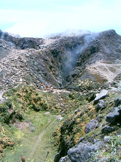  Les gouffres fumants de la Soufrière (25 mars 2006)