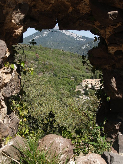  Vue sur la vallée (Evenos, 23 avril 2006)