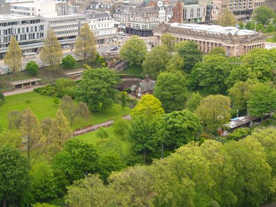  Le parc sous le château d’Edimbourg (28 mai 2006)