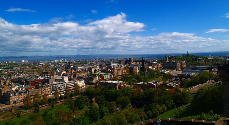  Panorama sur la ville basse d’Edimbourg (28 mai 2006)