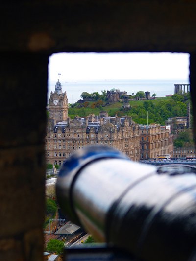  Canon de la tour en demi-lune du château d’Edimbourg (28 mai 2006)