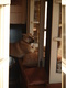  Un chien à la fenêtre d’un café (New-York City, 19 juin 2006)