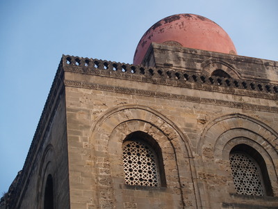  Fenêtre et coupole de l’église San Cantaldo (13 octobre 2006)