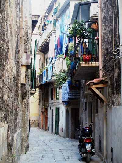  Linge suspendu dans une ruelle (13 octobre 2006)