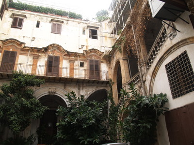  Une cour d’un ancien palais (14 octobre 2006)