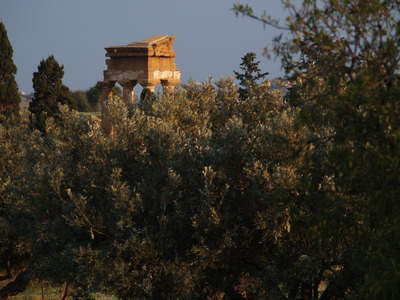  Le temple de Castor et Pollux (Vallée des Temples, Agrigente, 16 octobre 2006)