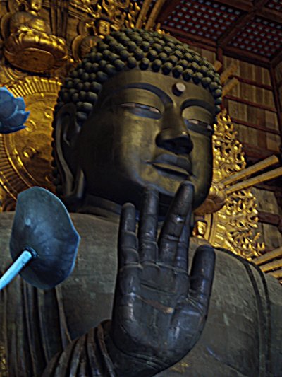  Le bouddha géant du temple Todaiji (Nara, 10 décembre 2006)