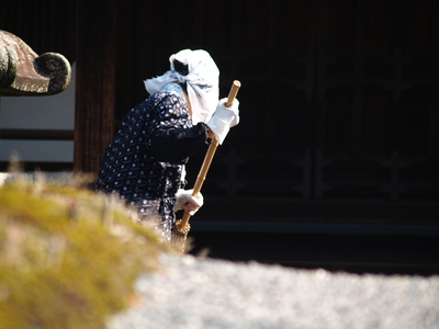  Balayeuse (Kyoto, 15 décembre 2006)