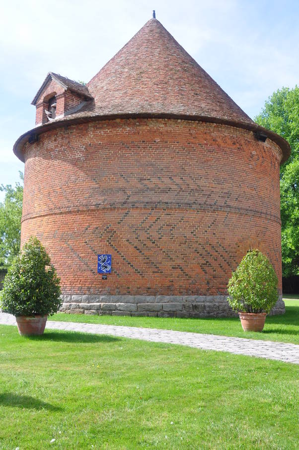  Le colombier du château de Vascoeuil (18 août 2009)