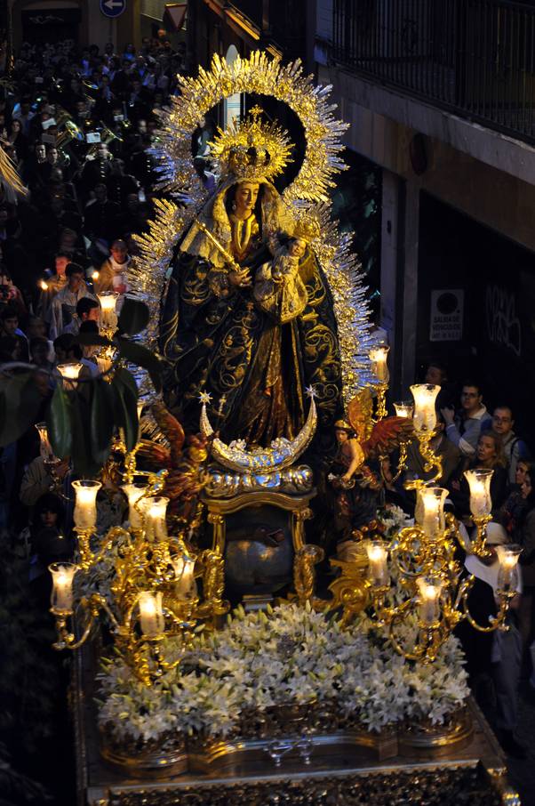  Défilé religieux sous nos fenêtres à Séville ( 9 mai 2010)