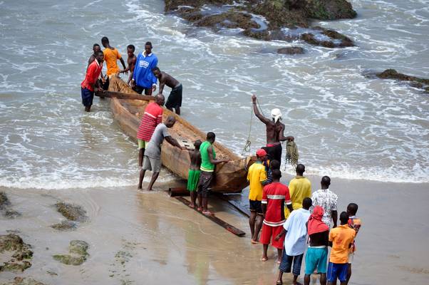  Barque de pêche en construction à Cape Coast ( 2 juillet 2010)