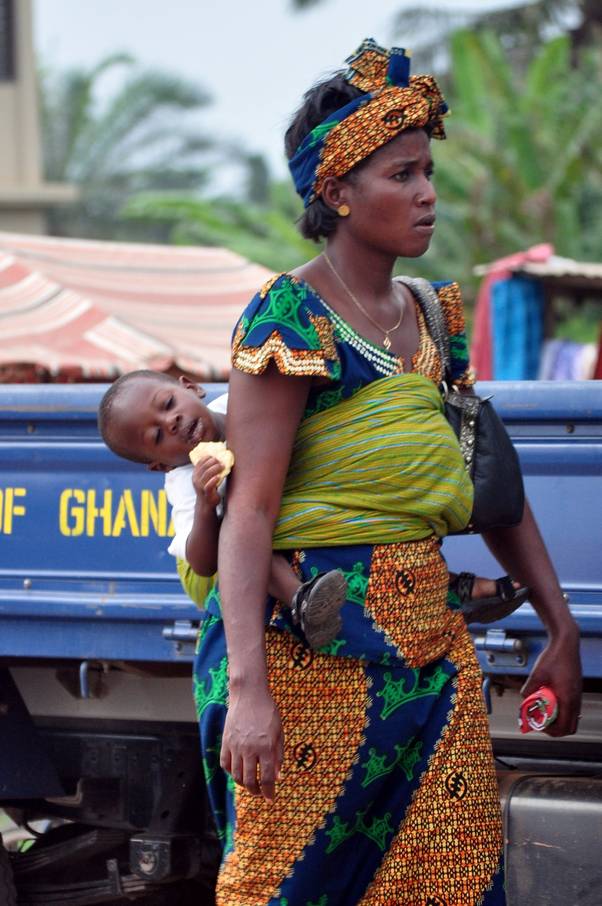  Mère et son enfant (Accra, Ghana) ( 2 juillet 2010)