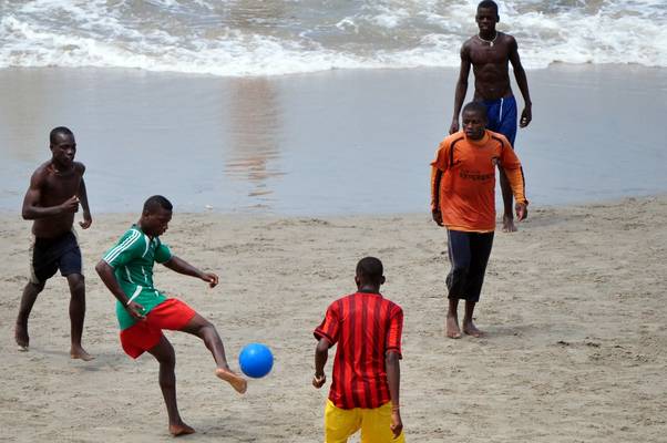  Partie de foot sur la plage de Cape Coast ( 2 juillet 2010)