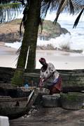  Nettoyage des barques de pêcheurs (Cape Coast, Ghana) ( 2 juillet 2010)