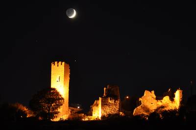  Coucher de lune sur le château d’Ollioules (16 octobre 2015)